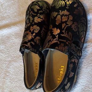 Alegria Kara Black Clog with Metallic Floral Print